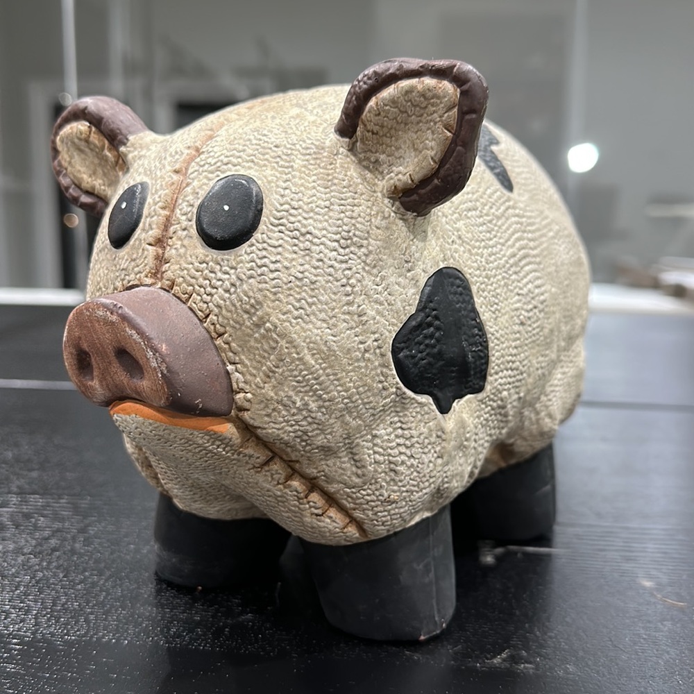 Stitched Burlap Effect Ceramic Pig Statue - Picture 3 of 12